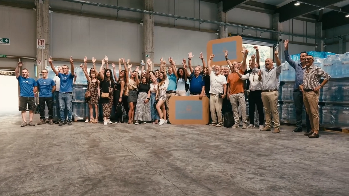 Il team Acquaviva festeggia